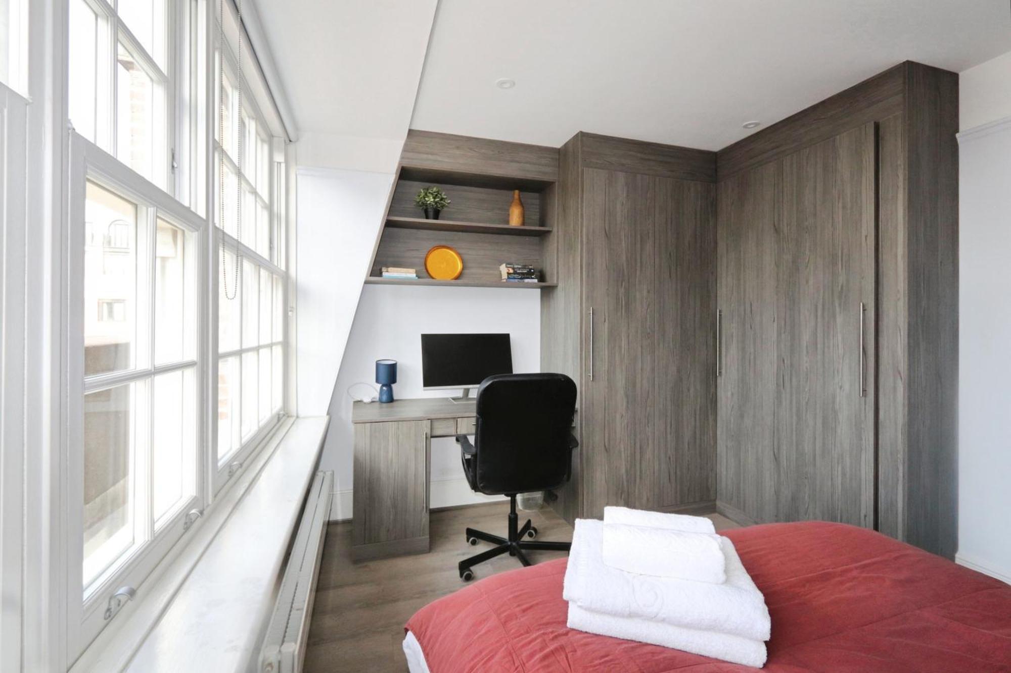 Large 3 Bedrm In Heart Of Theatre Land London