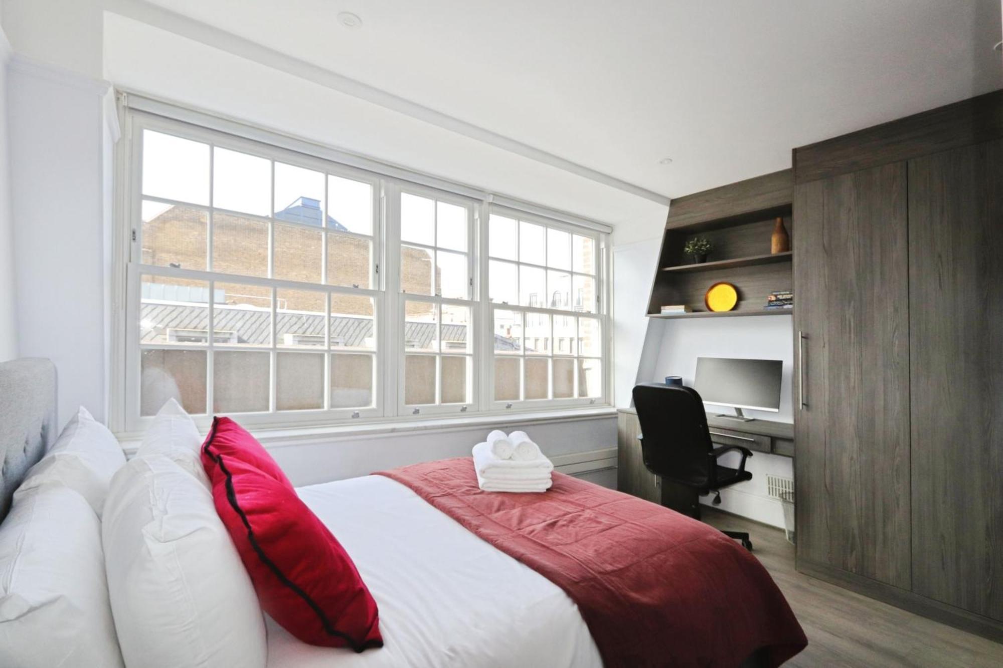 Large 3 Bedrm In Heart Of Theatre Land London