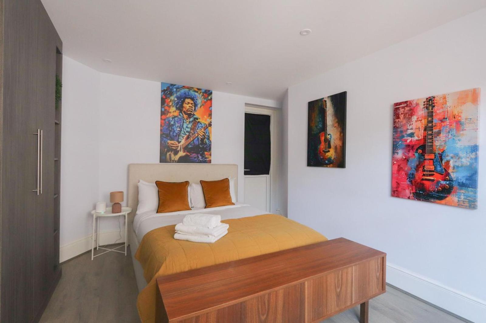Large 3 Bedrm In Heart Of Theatre Land London
